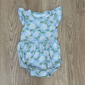Goosies Baby Girl Bamboo Blue Hydrangea Bubble Bodysuit Size 3-6 months